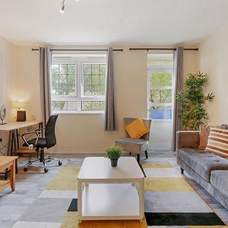 The Serene 2-Bedroom Flat W Free Street Parking Sutton  Eksteriør billede