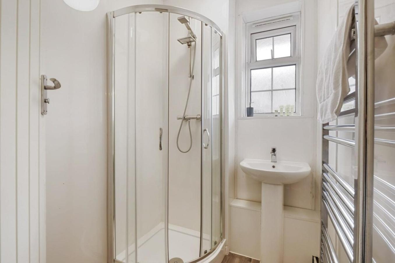 The Serene 2-Bedroom Flat W Free Street Parking Sutton  Eksteriør billede