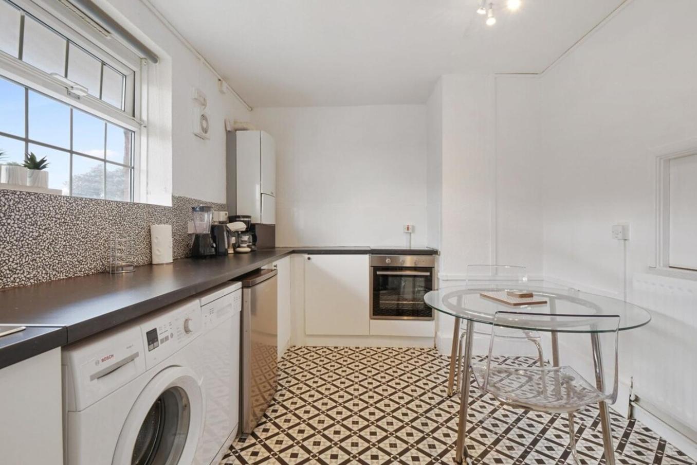 The Serene 2-Bedroom Flat W Free Street Parking Sutton  Eksteriør billede