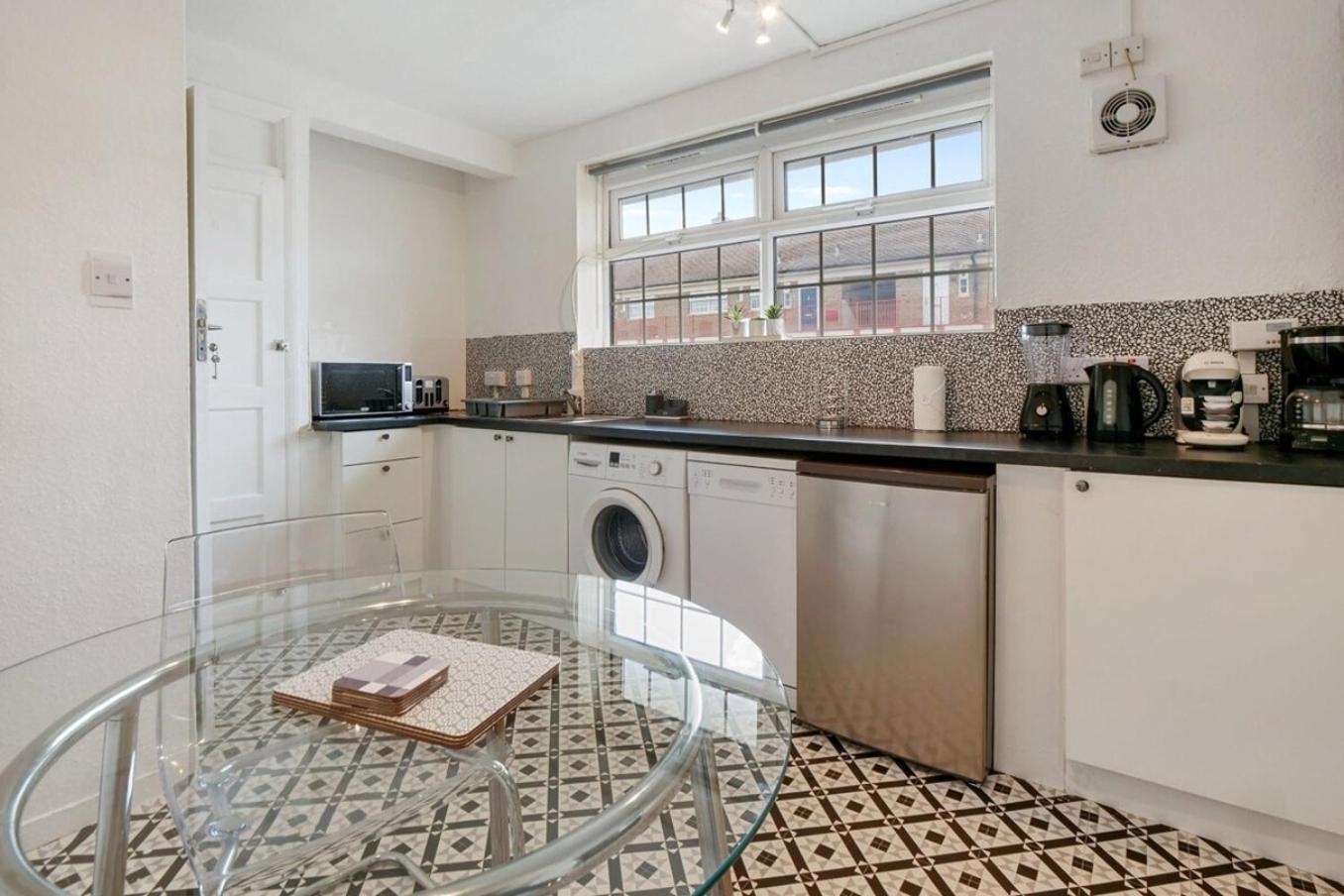The Serene 2-Bedroom Flat W Free Street Parking Sutton  Eksteriør billede